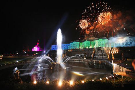 Peterhof: chiusura delle fontane - la principale festa dell'autunno di San Pietroburgo