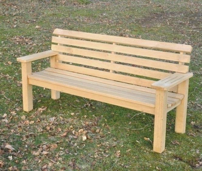 panca da giardino con le mani in legno massello 