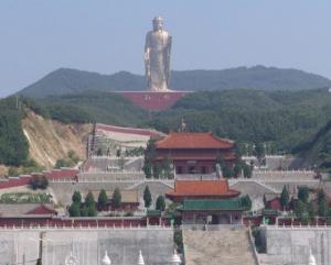 Il Tempio del Buddha della Primavera è un simbolo del rispetto del popolo cinese per l'eredità del buddismo