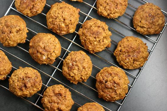 Cuciniamo biscotti di zucca con fiocchi d'avena e uvetta