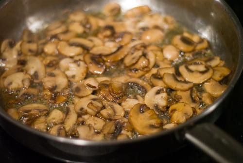 Salsa ai funghi dei funghi prataioli