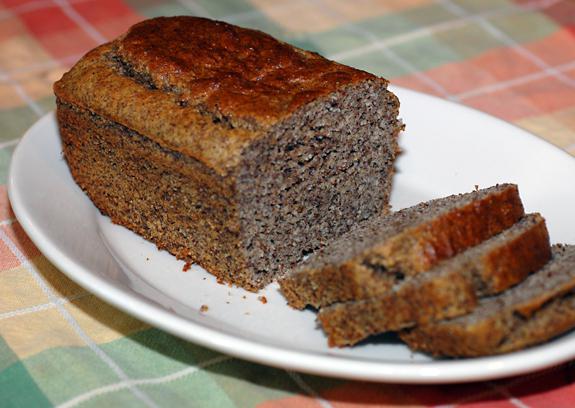 Pane di segale nella macchina per il pane