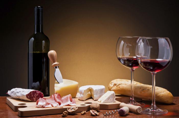 Con cosa bevono vino semisviluppato? Quale vino semisveglio scegliere?