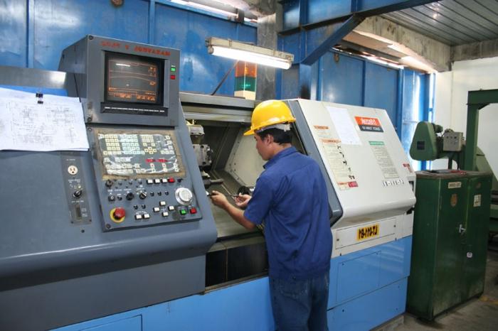 Il conducente e l'operatore di macchine CNC. Caratteristiche del lavoro