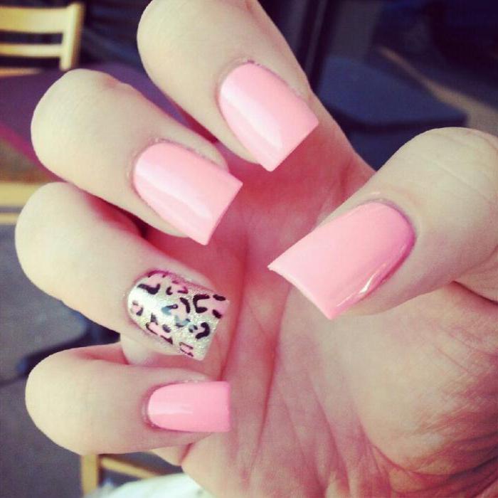 Delicata manicure rosa chiaro: idee interessanti