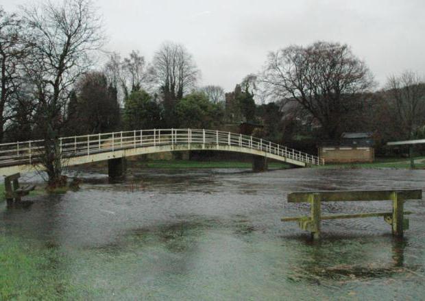 improvviso aumento del livello dell'acqua nel fiume