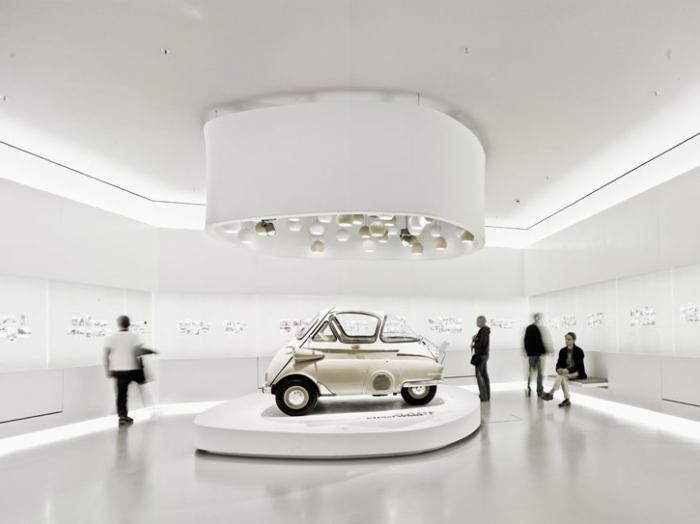 Il Museo BMW di Monaco. Musei di Monaco. Museo BMW di Monaco di Baviera, foto