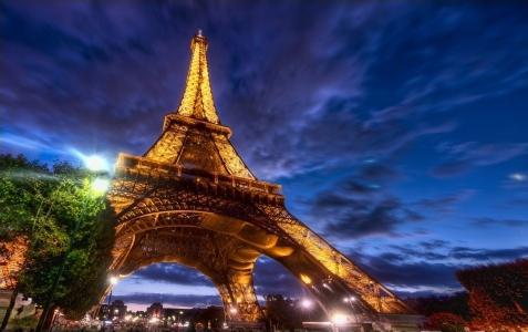 "Su quale strada si trova la Torre Eiffel?" - una delle domande più frequenti degli ospiti di Parigi