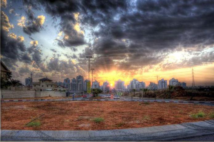 "Porta della speranza" (Petah-Tikva): storia e monumenti della città