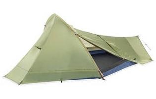 Una singola tenda è un attributo inalienabile di ogni turista e alpinista