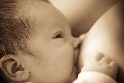 Pillole anticoncezionali per le madri che allattano: beneficio senza danno