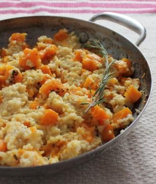 porridge con rosmarino e frutta